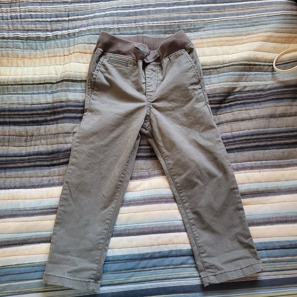 GAP Toddler Pull-On Lived Khakis with Washwell™ 3T - Picture 2 of 3